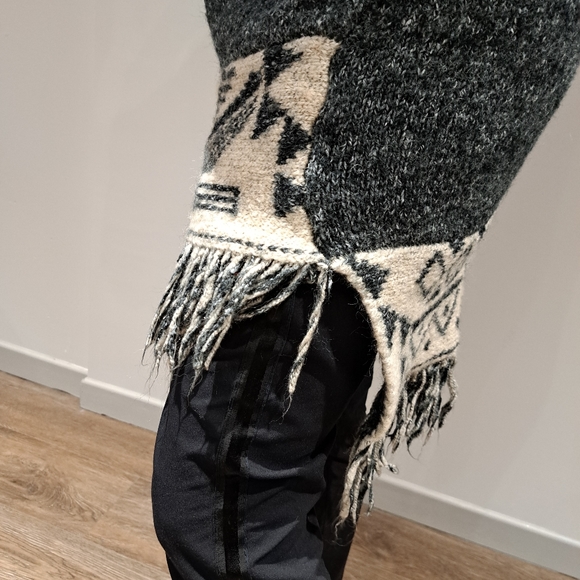 Sweater - Picture 5 of 5